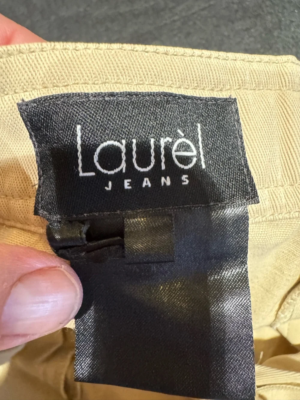 Laurel lightweight cream